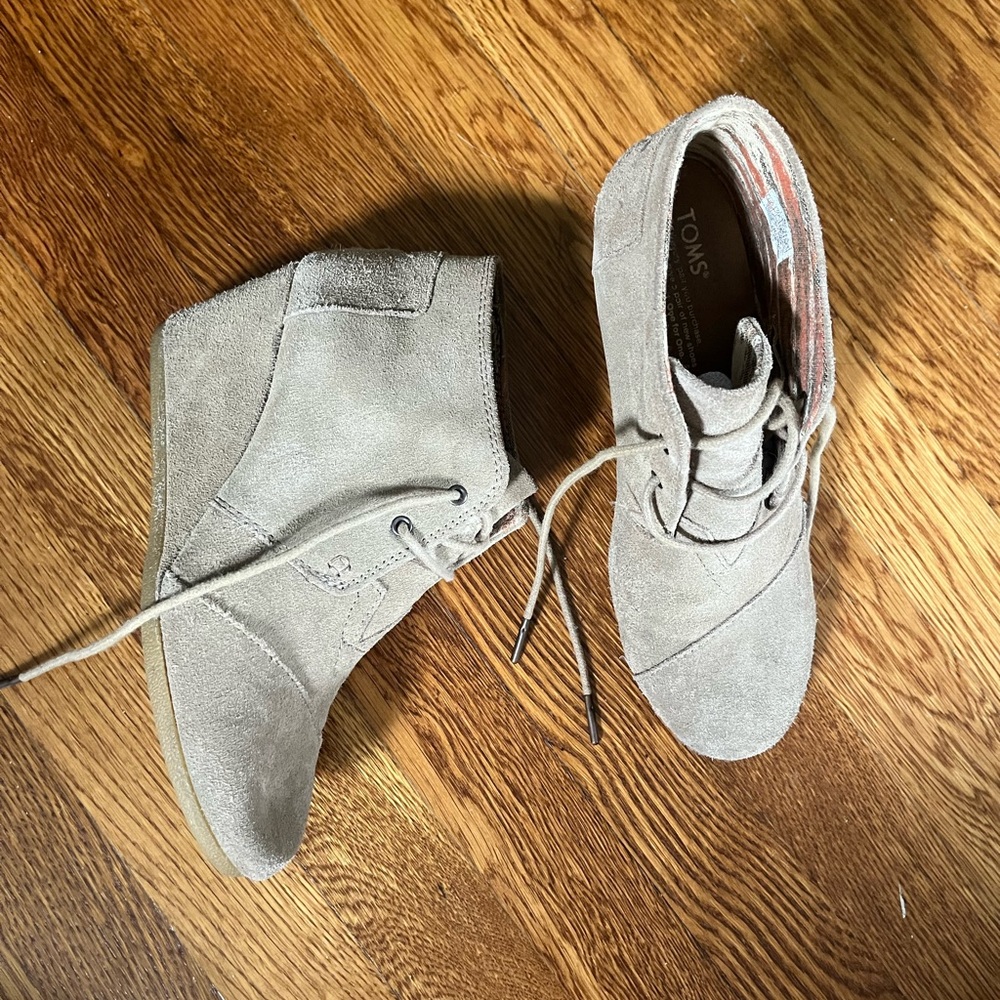 Nude TOMS Wedges size 8
